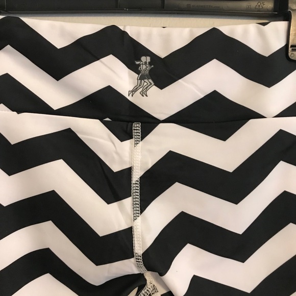 Chevron Print Capris - Picture 4 of 7